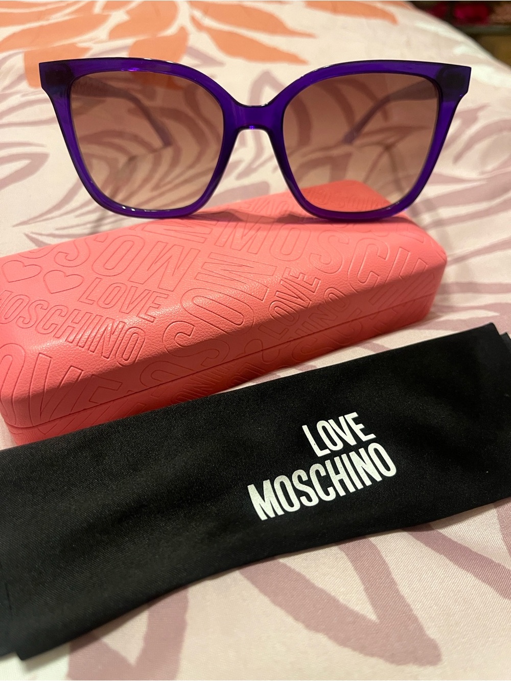 New Love Moschino Purple Cat-Eye Sunglasses with Brown Lenses